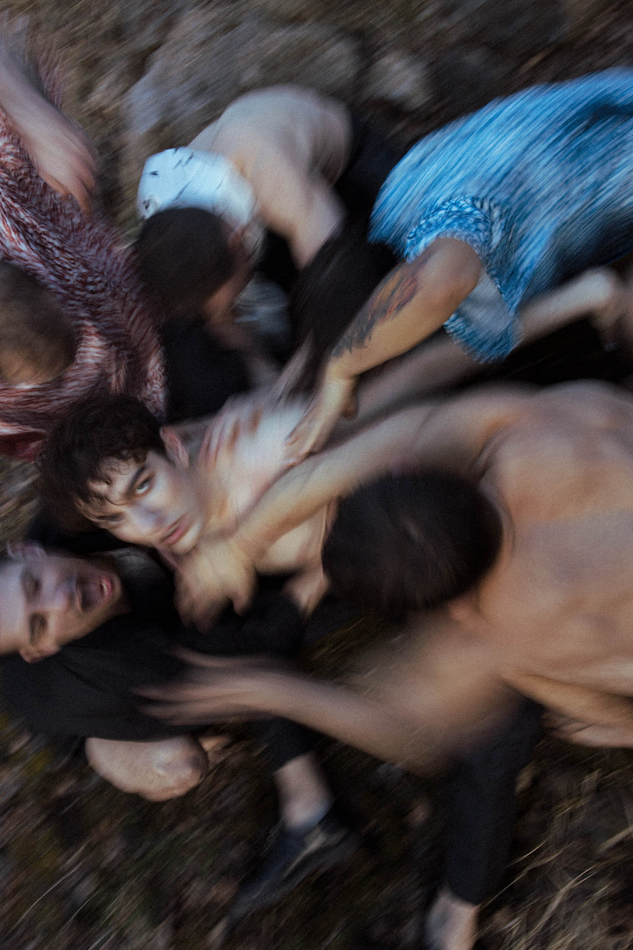 Szarpiący się mężczyźni