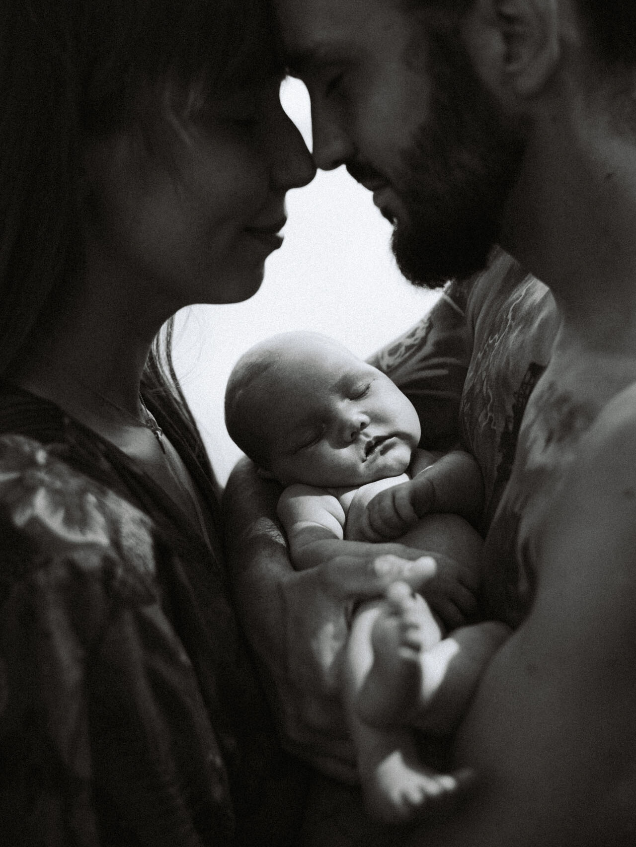 fotografia rodzinna w plenerze &ndash; sesja indywidualnaoworodka